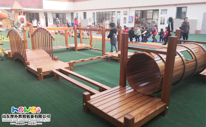 專家在“幼兒園教育裝備深化改革規范發展”研討會上提出——  幼兒園教育裝