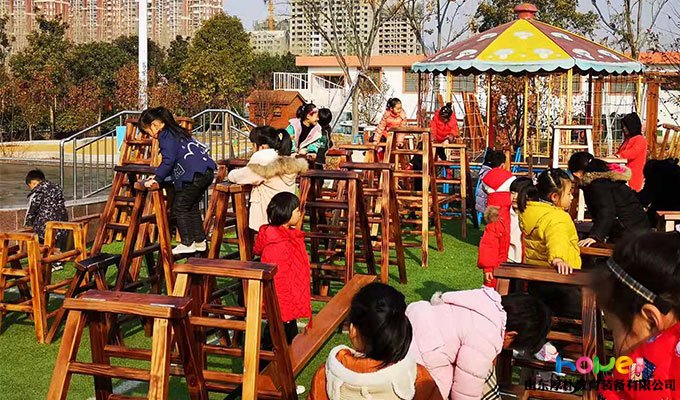 紅太陽(yáng)幼兒園戶外自主探索游戲“安吉游戲”案例