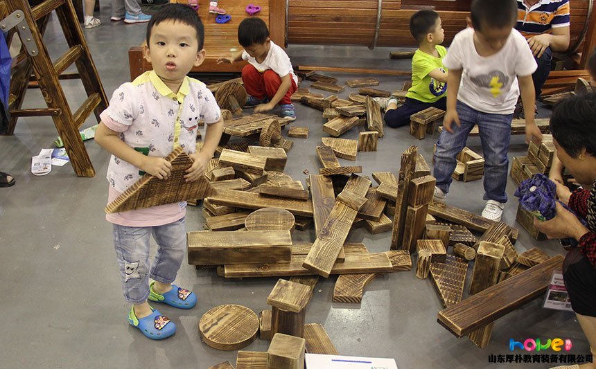 什么是安吉游戲？幼兒園如何選擇安吉游戲設備？