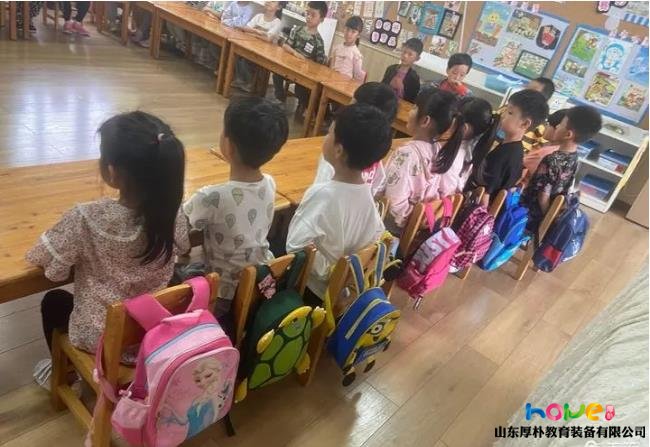 幼兒園書包柜擺放規則的溫馨提示語