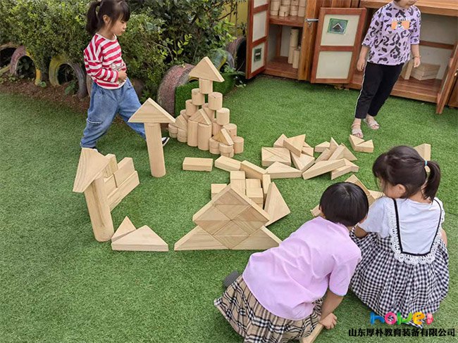 幼兒園大班孩子玩積木游戲的觀察記錄