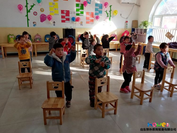 幼兒園椅子舞元旦節目的主持串詞